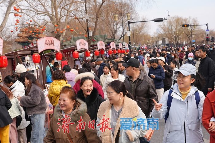 “泉”在济南过大年丨明湖市集人气十足 新春消费活力拉满