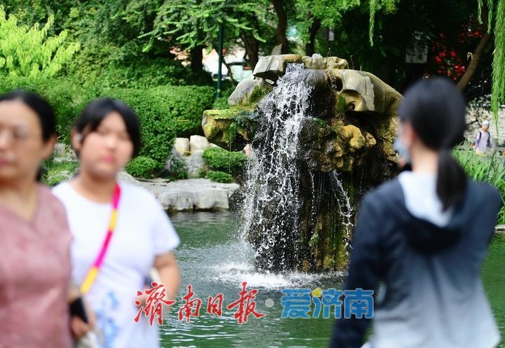 月牙泉持续喷涌一周年，刷新观测史上最长纪录