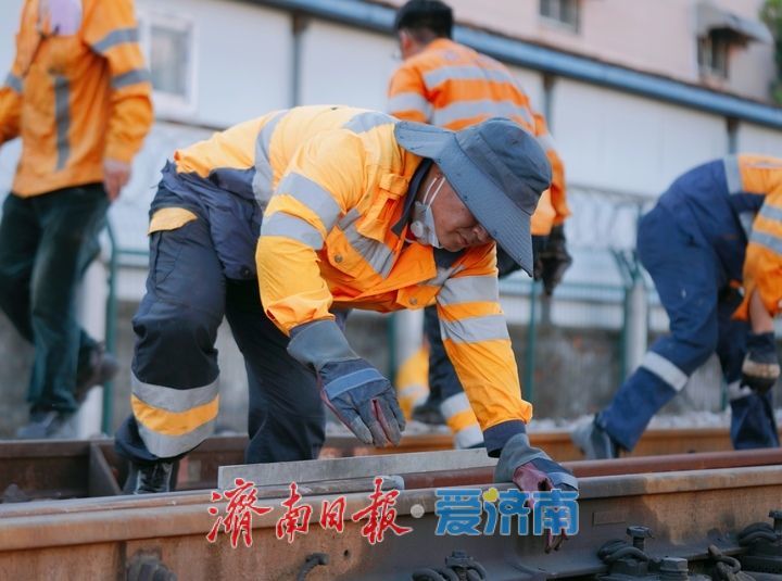 热辣滚烫战酷暑，不惧“烤”验铸坦途