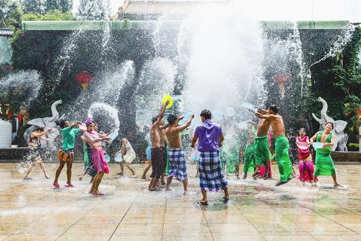 九顶塔泼水节来袭！去济南南山尽享“清凉狂欢”