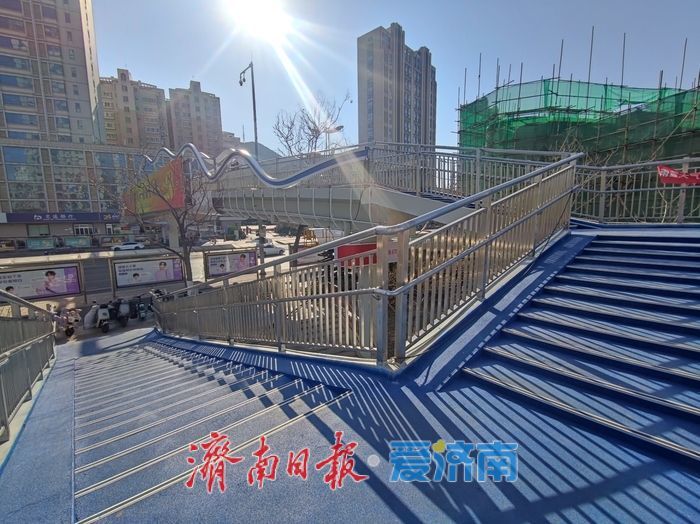 实用与颜值兼具！经十路这处过街天桥改造收尾 市民已可便捷通行