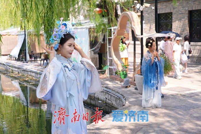 一年四季 泉在济南丨济南老城古韵引新潮 簪花旗袍民族服饰迎打卡热