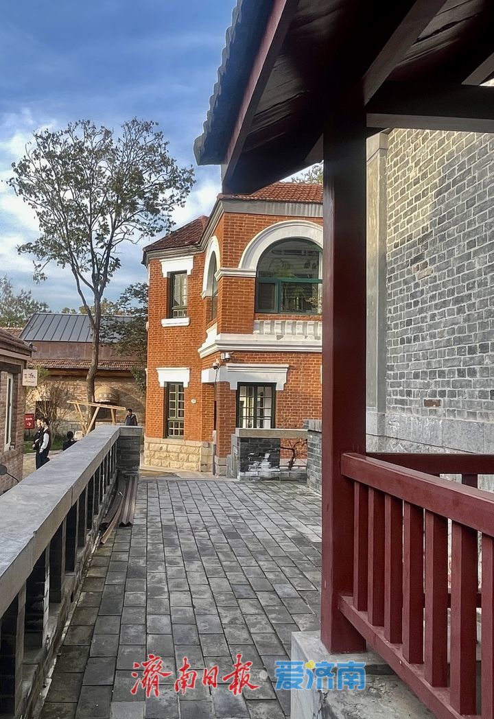 一年四季 泉在济南丨秋色映古韵 济南上新街老建筑成打卡热点