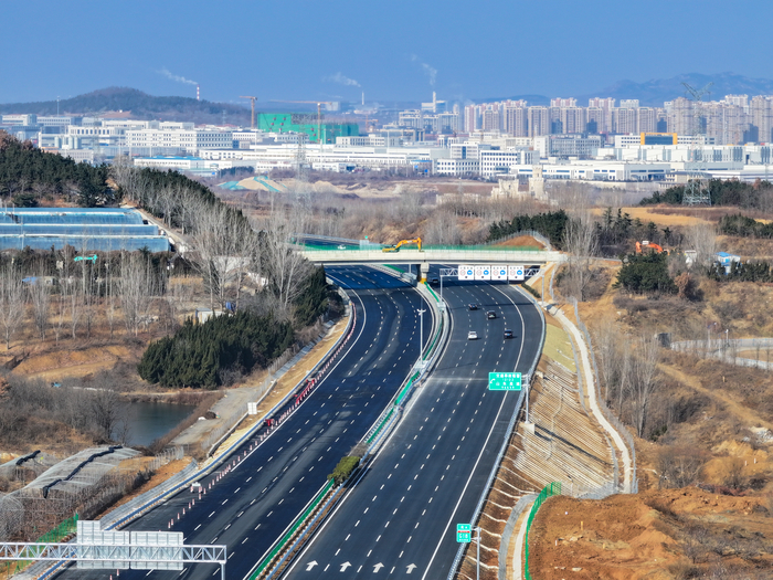 山东高速烟蓬改扩建大杨家枢纽至古现互通段实现双向八车道通行