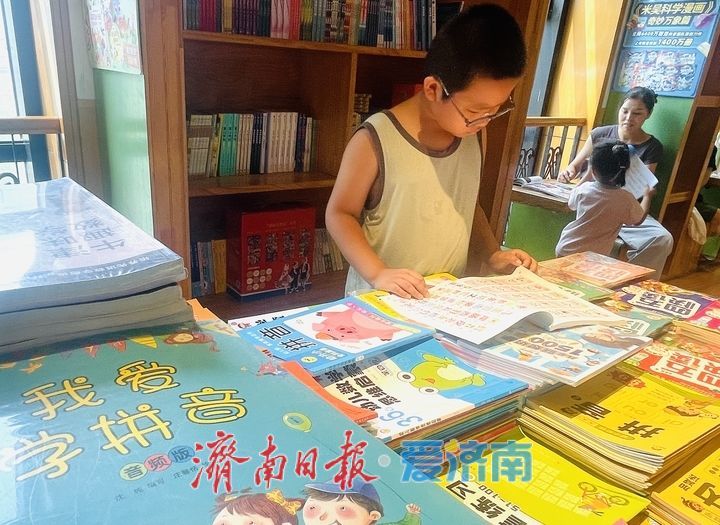 书海纳凉，济南“避暑书房”受欢迎