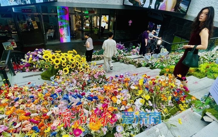 闯入现实版莫奈花园！老商埠“花海楼梯”浪漫值拉满