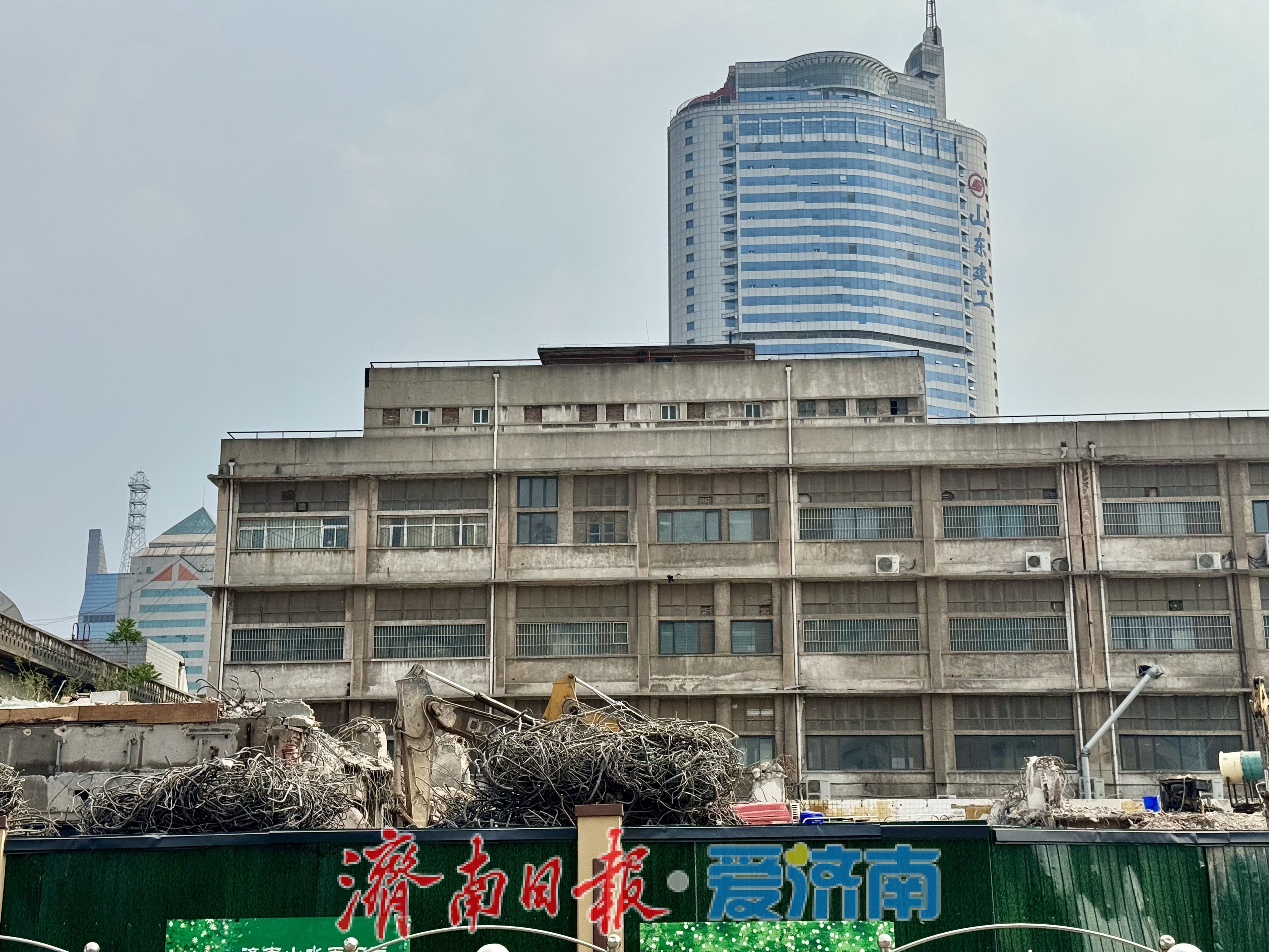 项目强省会｜天龙大厦拆除进入最后阶段 济南火车站南广场改造加速推进