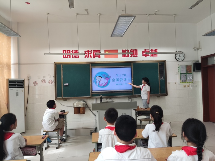 高新区稼轩小学开展爱牙日主题活动