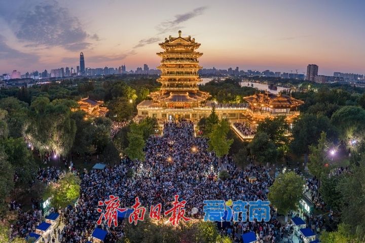 赏泉看戏、湖畔微醺！天下第一泉花式整活，点燃国庆假日热潮