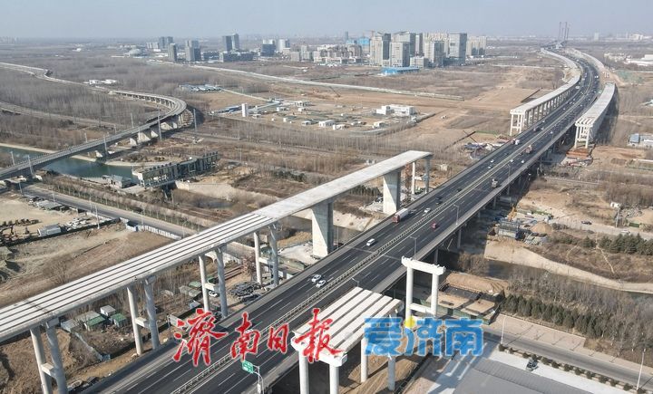 泉城年味气氛组已就位，是“蛇”候过年啦！