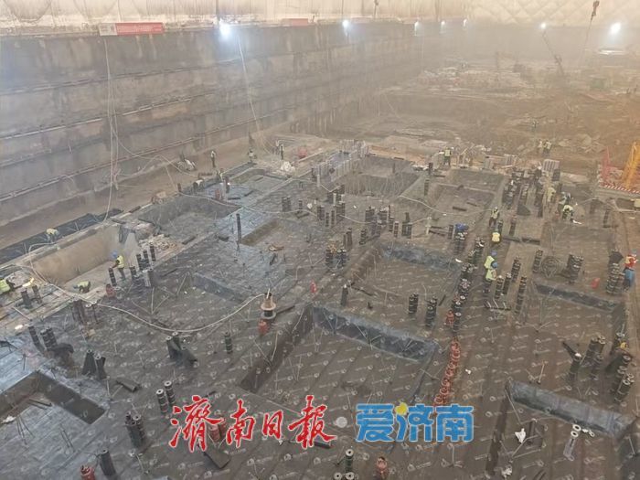 洪楼大白膜内元旦加紧施工