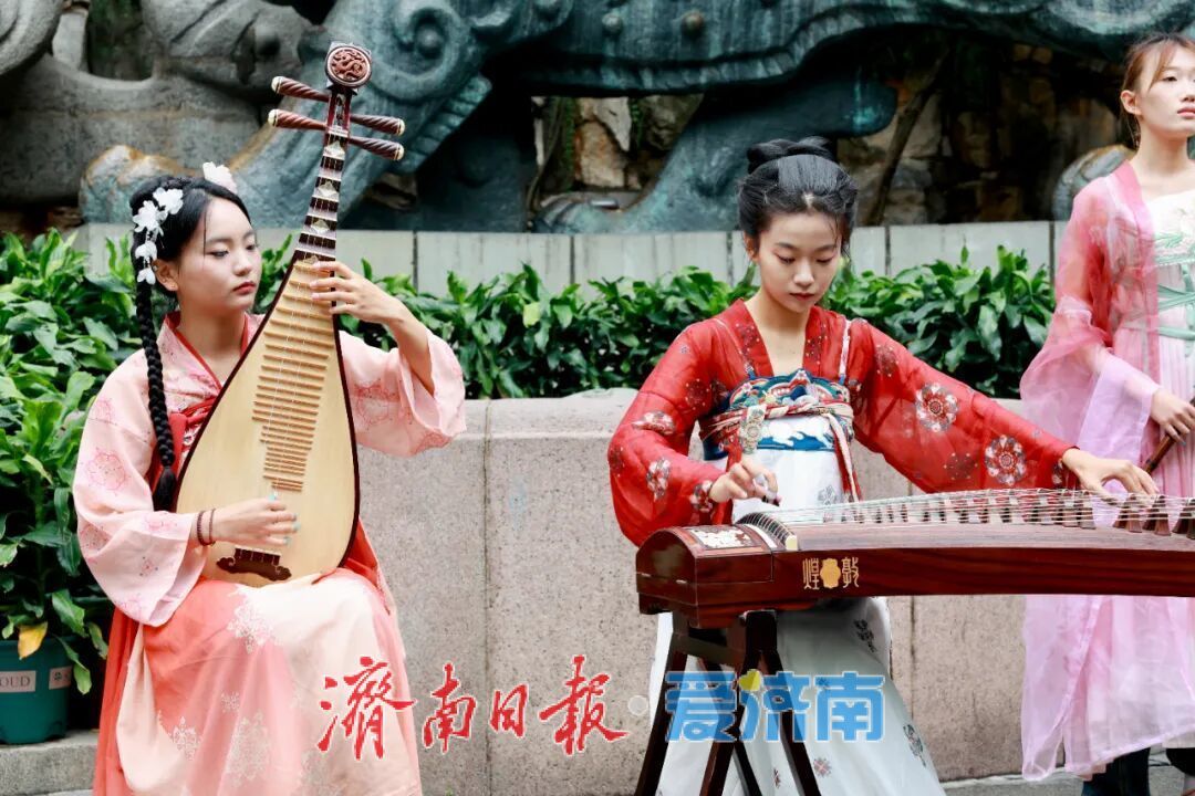 一年四季 泉在济南丨邂逅限定版秋色！这个国庆，在护城河畔解锁历下美景