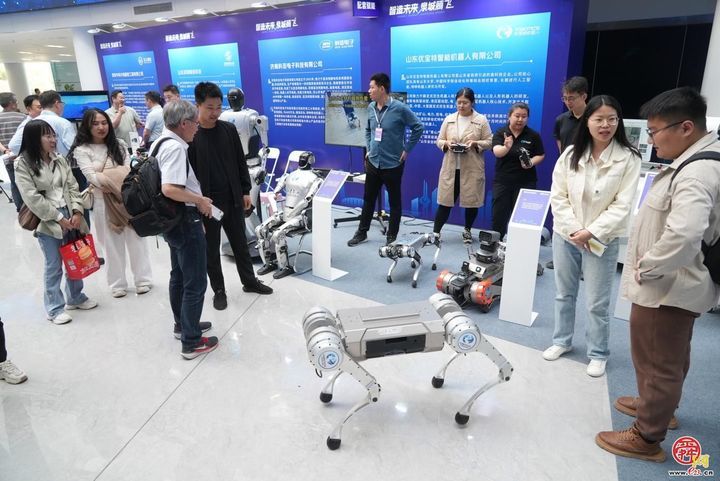 济南市首届机器人产业创新成果展暨供需对接活动成功举行