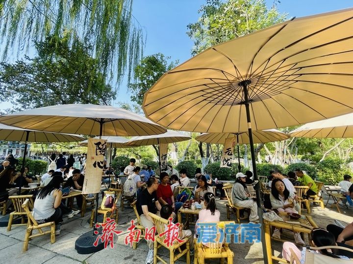 五龙潭亲泉正当时：清泉石上流，大碗茶飘香