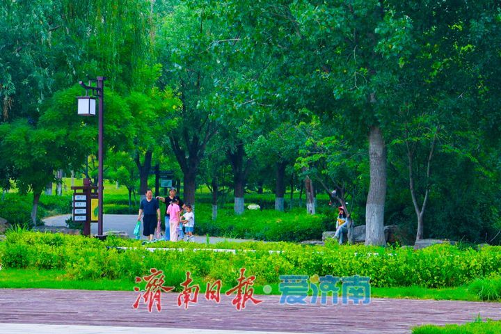 多云微凉风光好 市民畅游华山湖乐享惬意假期时光