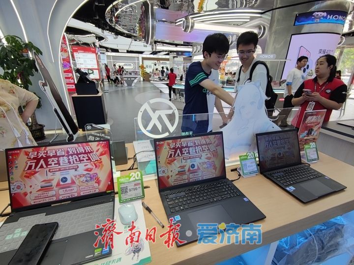 “考后经济”升温 准大学生“挤热”数码消费