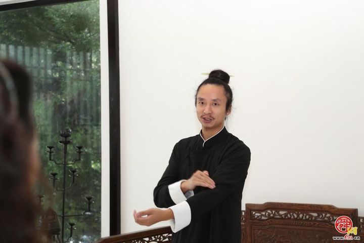 金顶之下 文脉新生：老君山的文化创新实践