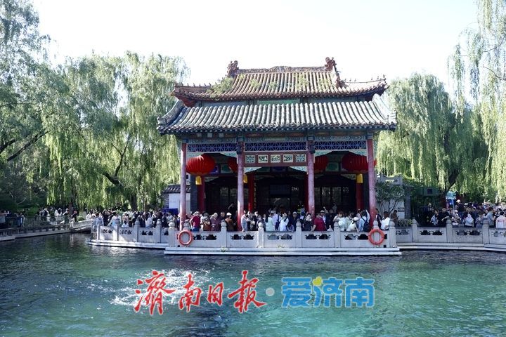 一年四季 泉在济南丨泉涌人潮两相旺