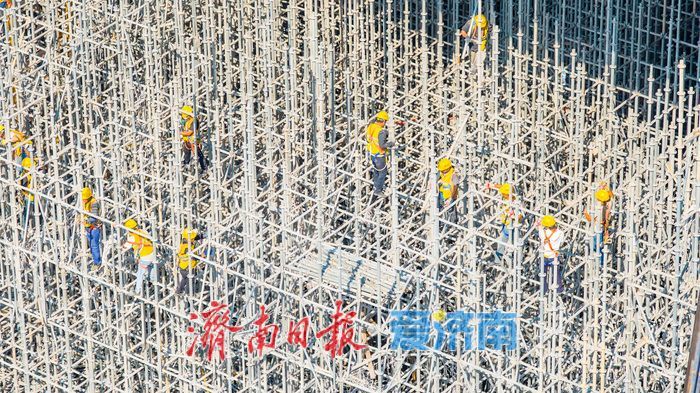 53.8米主塔架起跨铁通道！济南开源路打通东部交通堵点