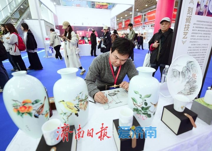 2026山东工艺美术博览会暨“山东手造”精品展济南启幕