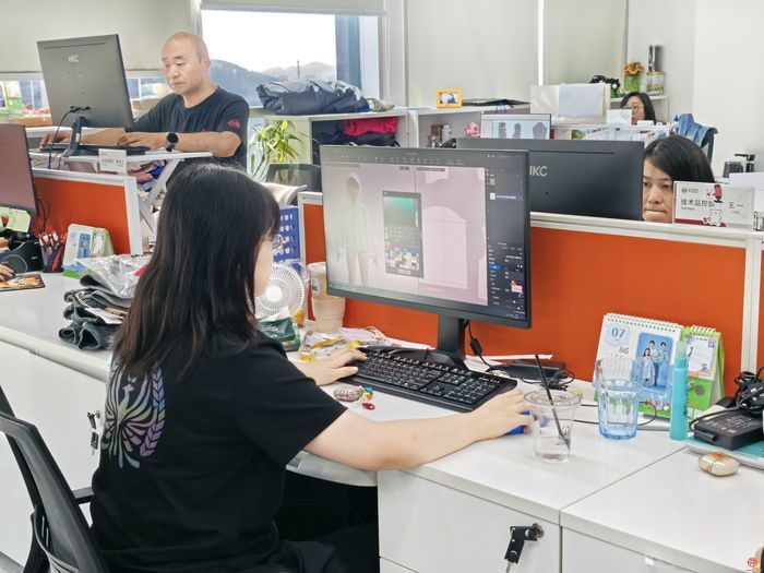 ​​“云话山东”走进济南丨山东鸿天投资集团有限公司——解码中国服装ODM供应链的全球竞争力