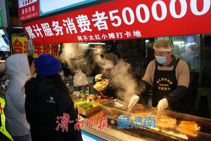 华灯初上，济南环联夜市烟火升腾人气旺