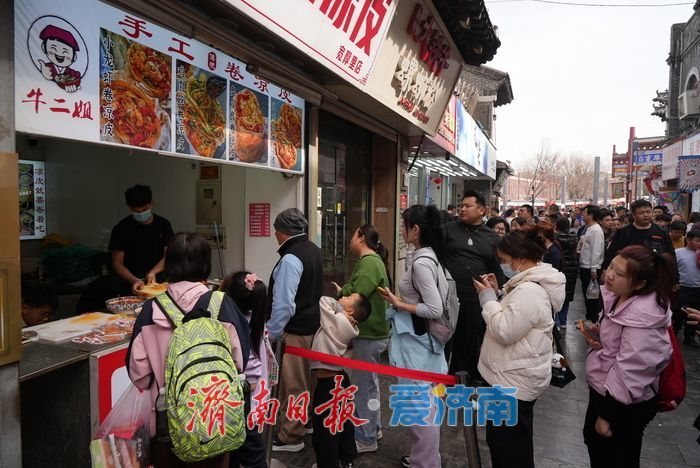 泉在济南过大年丨升腾“烟火气”释放泉城新春消费活力