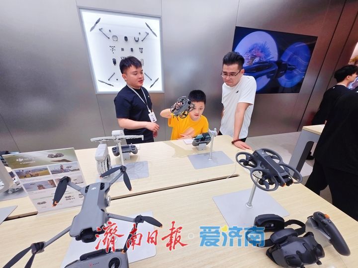 逐梦蓝天 无人机体验店人气旺