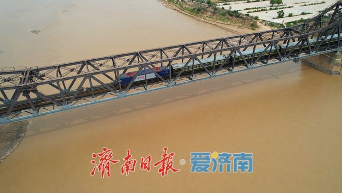 一年四季 泉在济南丨沿黄生态廊道上的钢铁巨龙