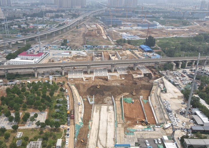 奥体西路北延下穿铁路桥工程有序推进
