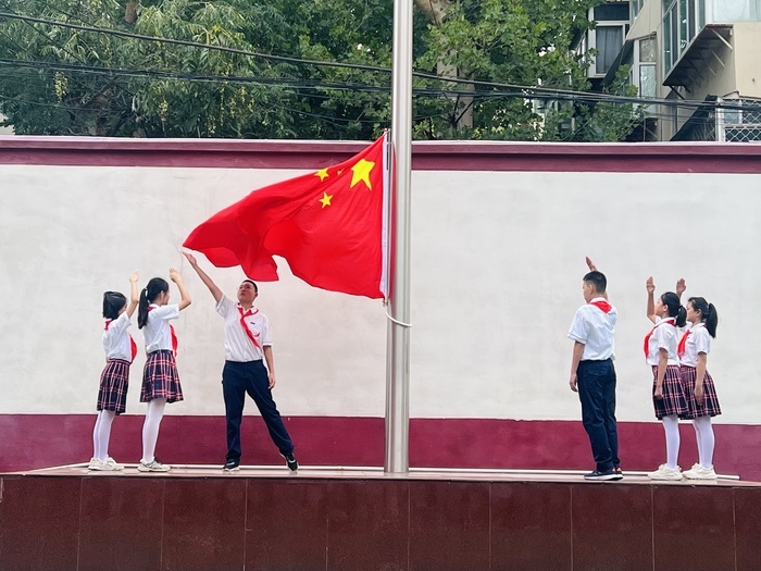 强国有我立志向，少年风发正当燃！济南市趵突泉小学新学期开学典礼举行