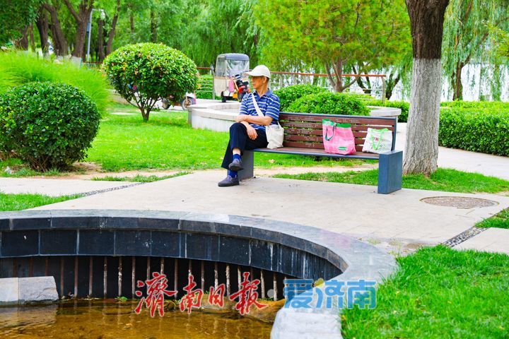 夏日寻凉趣戏水 龙鼎滨湖公园掀起夏日亲水热潮