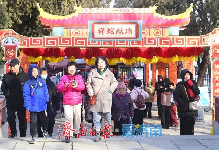 千佛山上人从众，传统民俗闹元宵