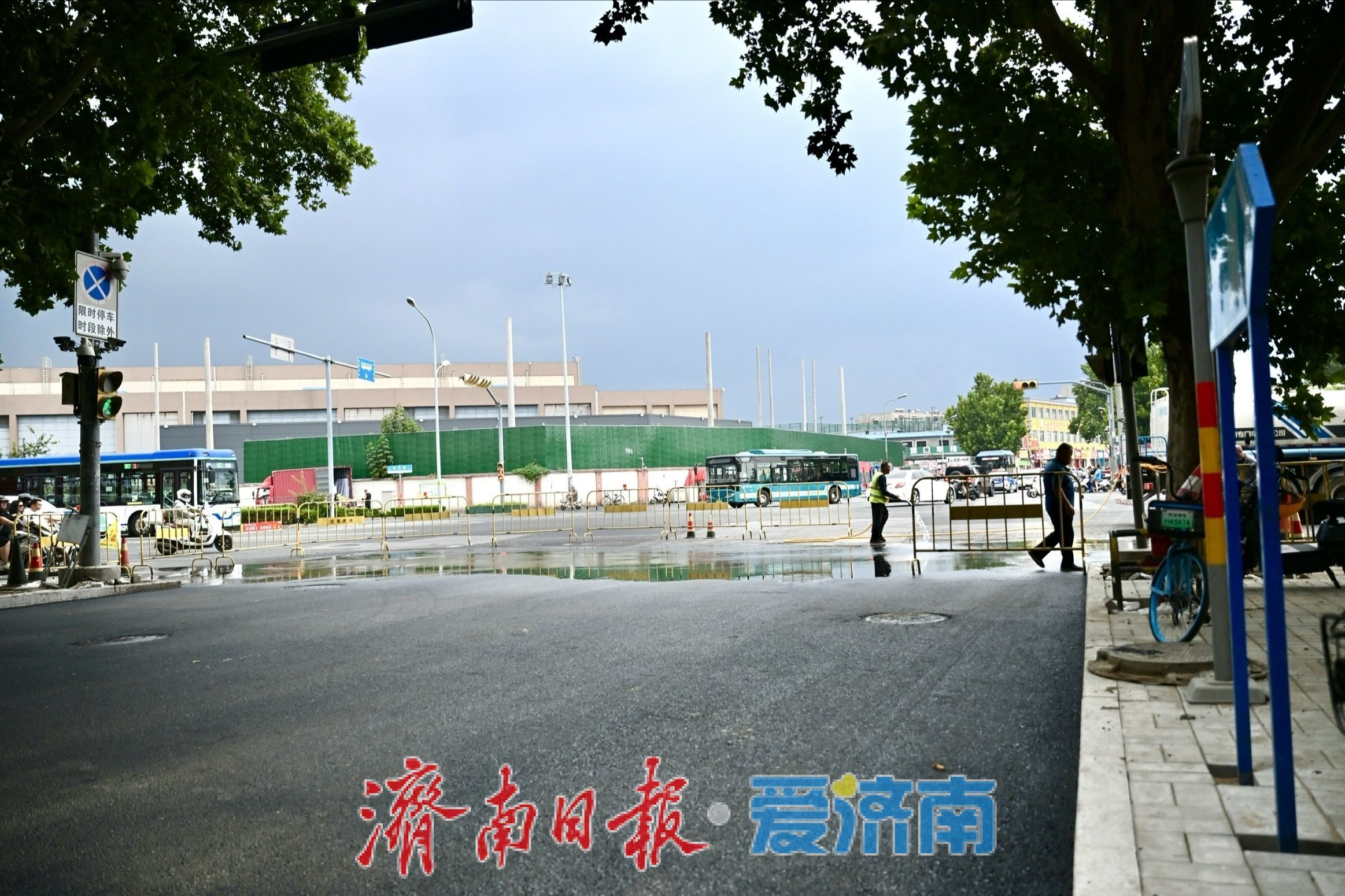 济南天桥区交校路实施道路沥青摊铺改造 片区道路品质全面升级