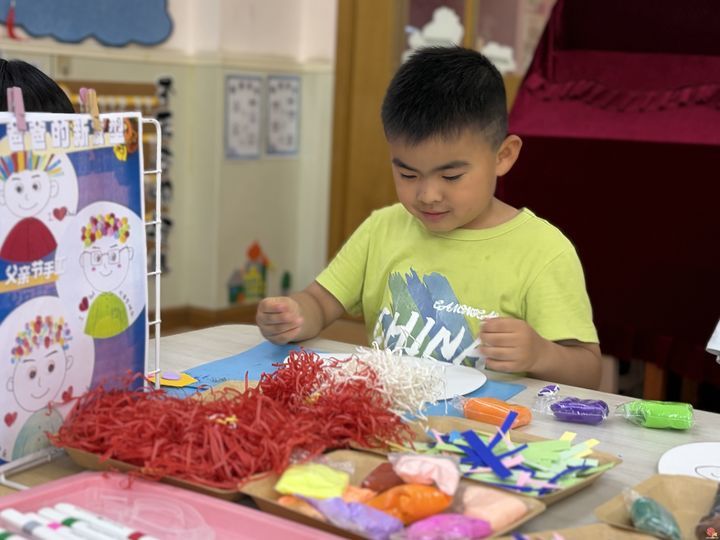 童心敬父爱，稚手送温情——济南市槐荫区实验幼儿园纬九分园开展父亲节主题活动