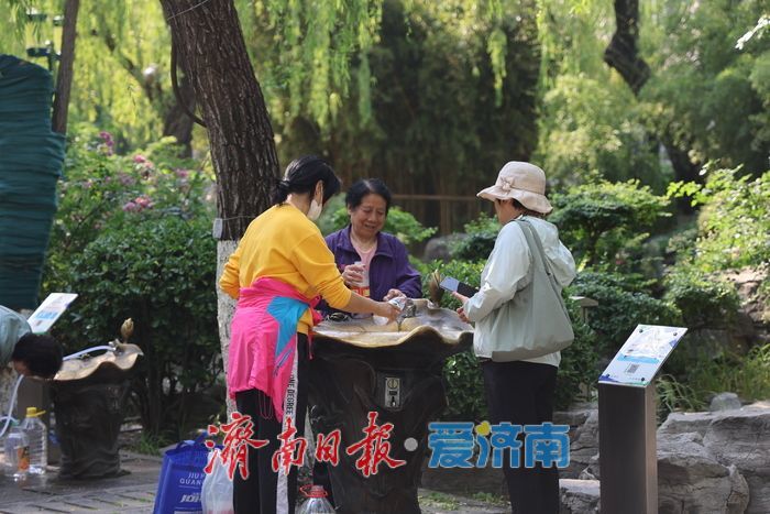 气温攀升迎初夏 五龙潭成泉城避暑纳凉好去处