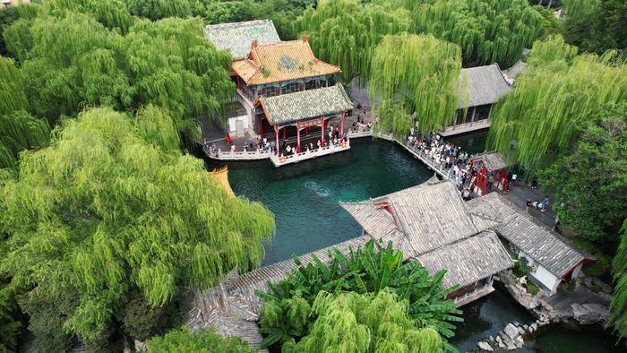 来济南趵突泉领略诗意般的“醉”美秋色