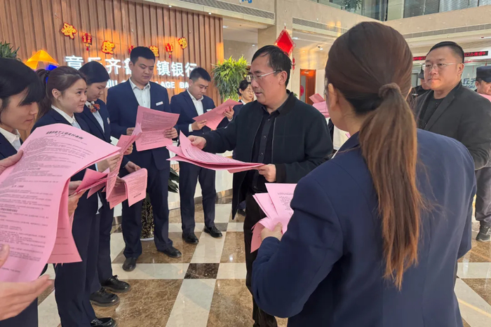 章丘区总工会开展宪法宣传活动