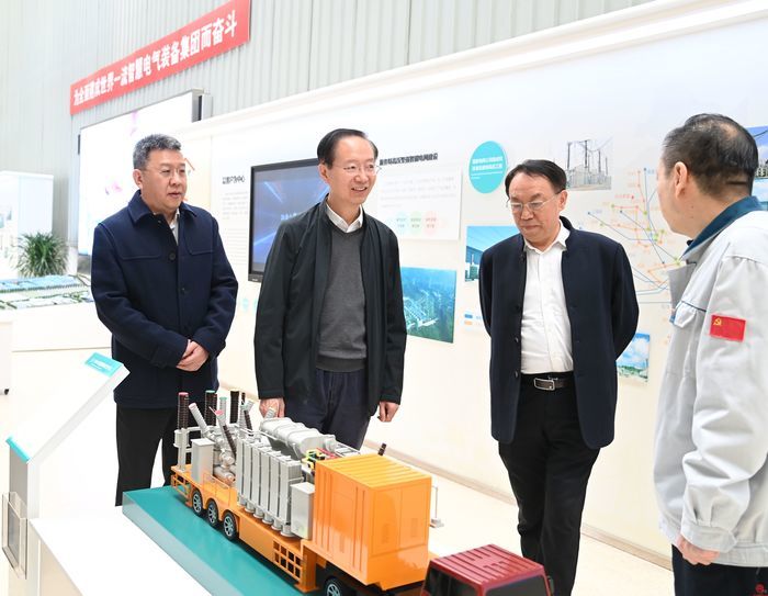 韩金峰走访联系服务企业