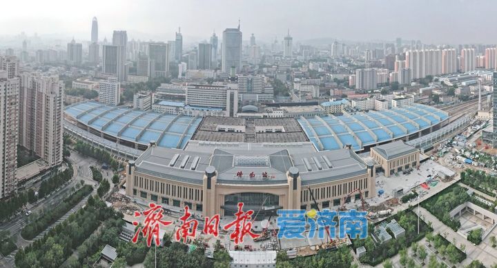 “济南站”站名亮相北站房