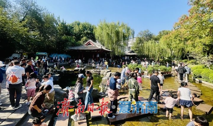五龙潭亲泉正当时：清泉石上流，大碗茶飘香