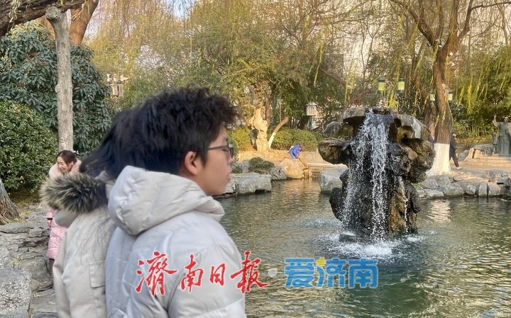 元旦尾声游兴浓 五龙潭月牙泉成热门打卡地