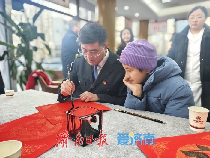 马年春节将至，街区约巴送福来