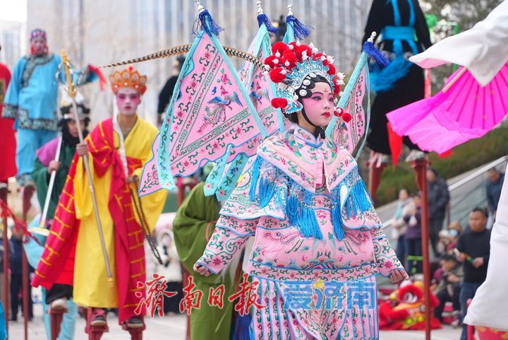 小年高跷闹泉城 年味扑面迎新春