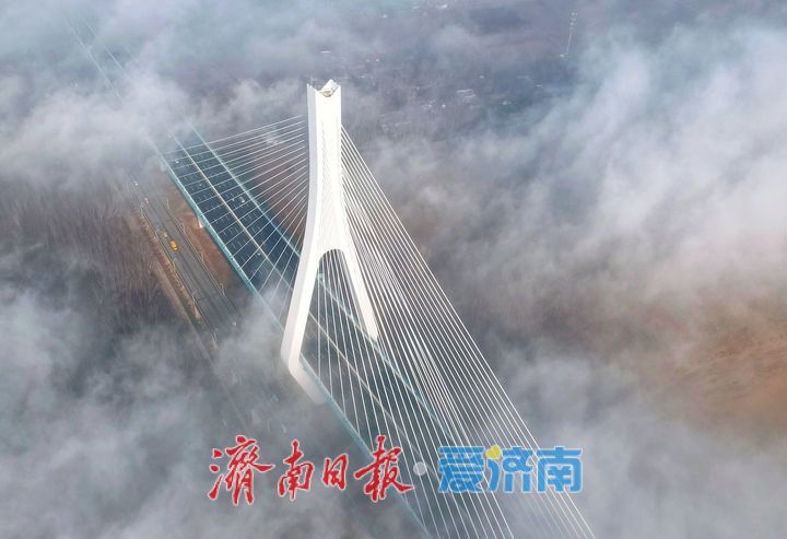 雾锁黄河 塔影独悬