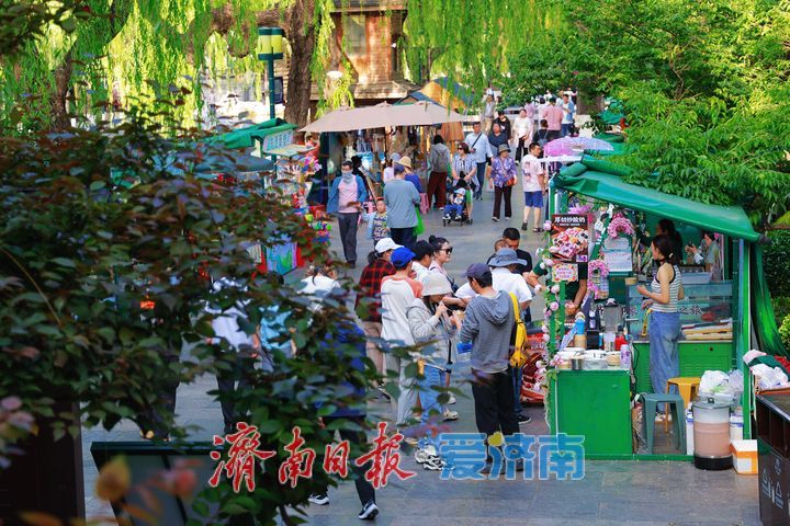 一年四季 泉在济南丨水清岸绿景如画 初夏护城河绘就生态画卷