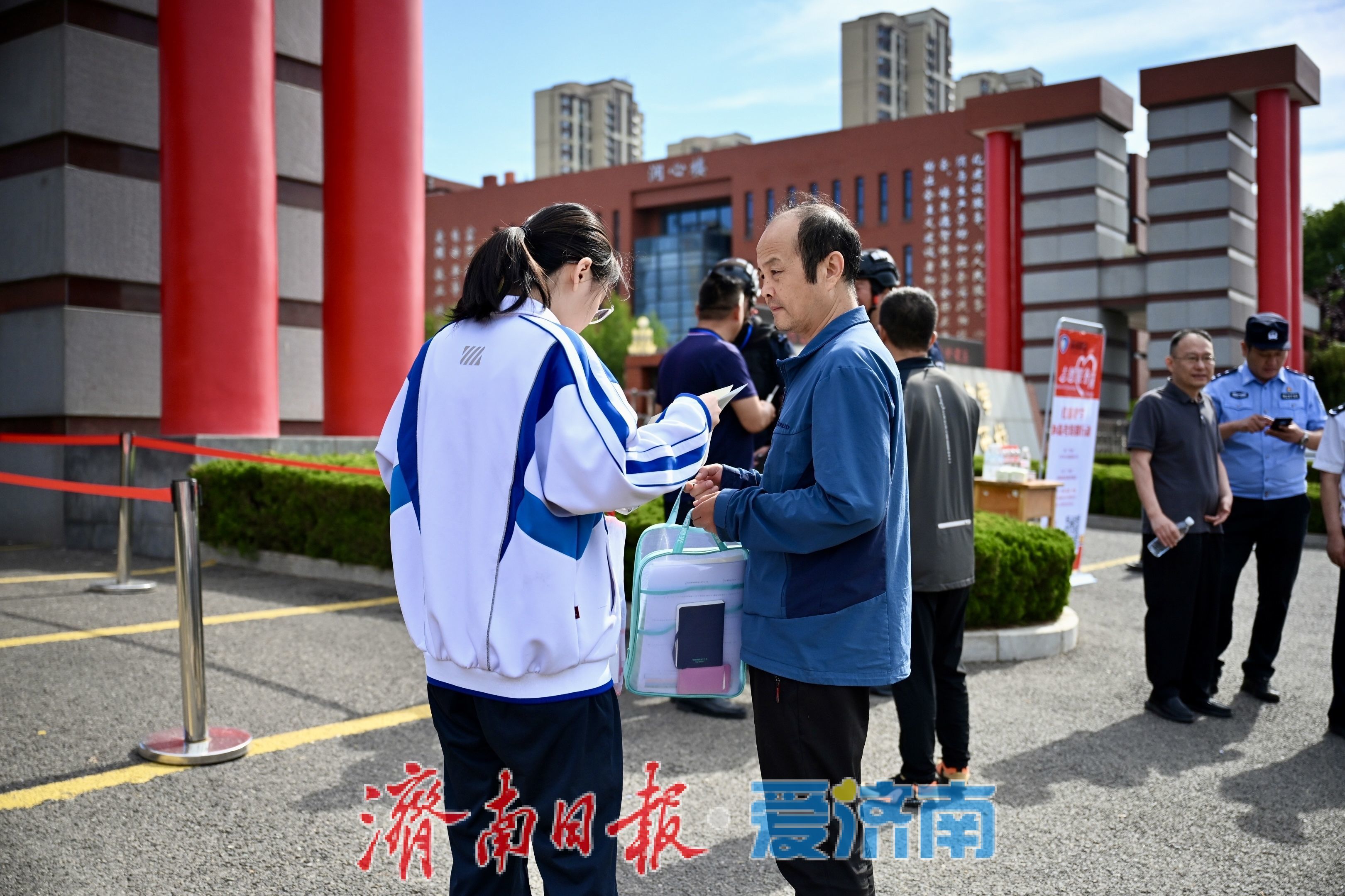 温情护航高考 泉城静待学子逐梦