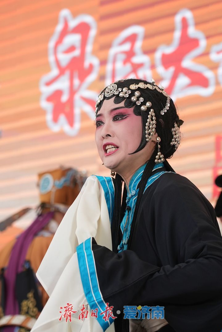 国庆乐享文化大餐 吕剧唱响泉民大舞台