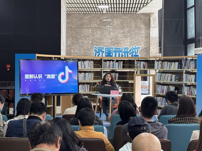 想要当博主的注意啦！济南“YEAH归人”泉民夜校短视频运营讲座开讲