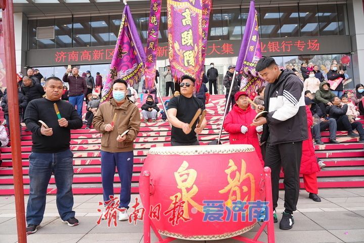 小年高跷闹泉城 年味扑面迎新春
